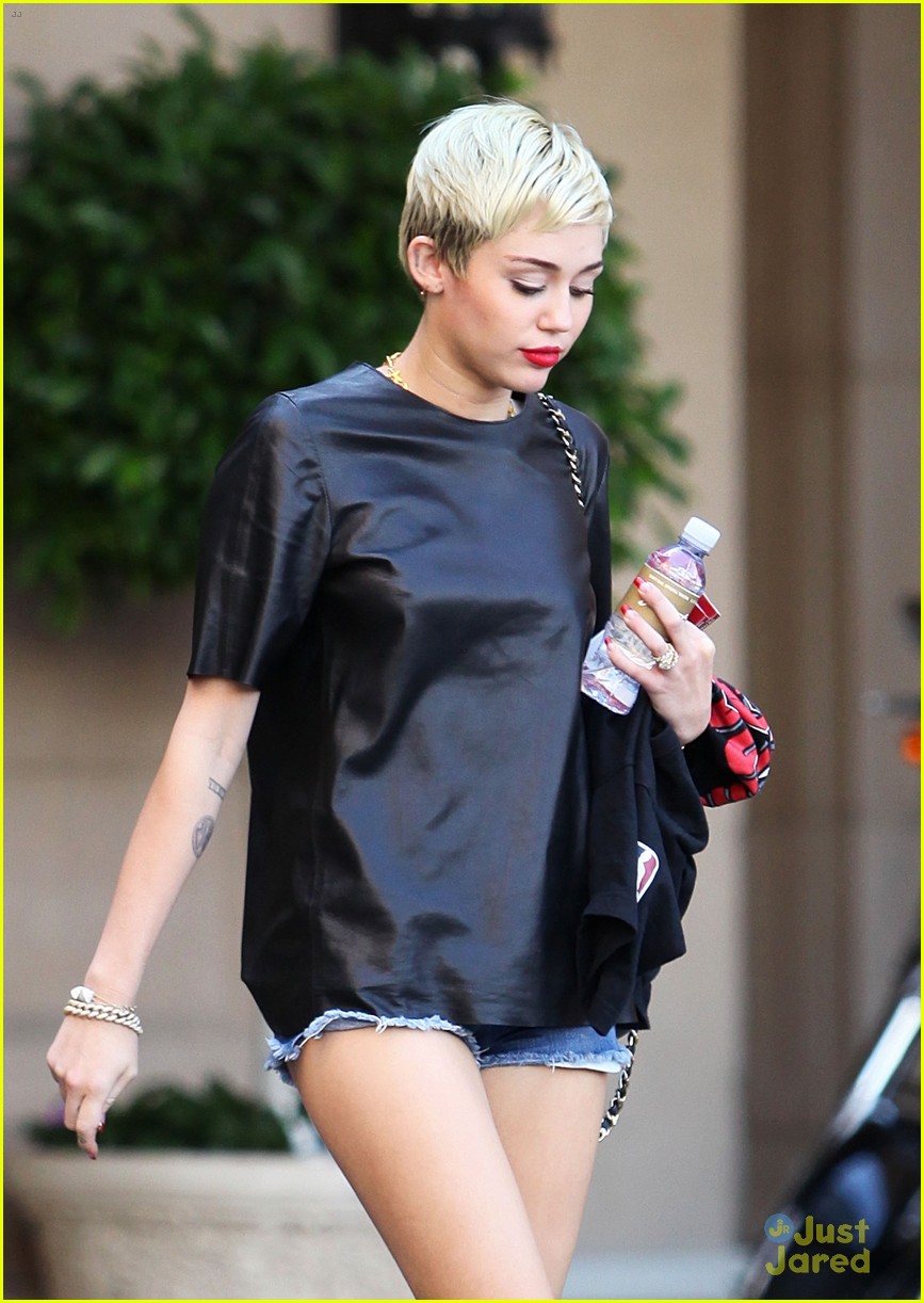 miley cyrus liam hemsworth separate monday outings 14