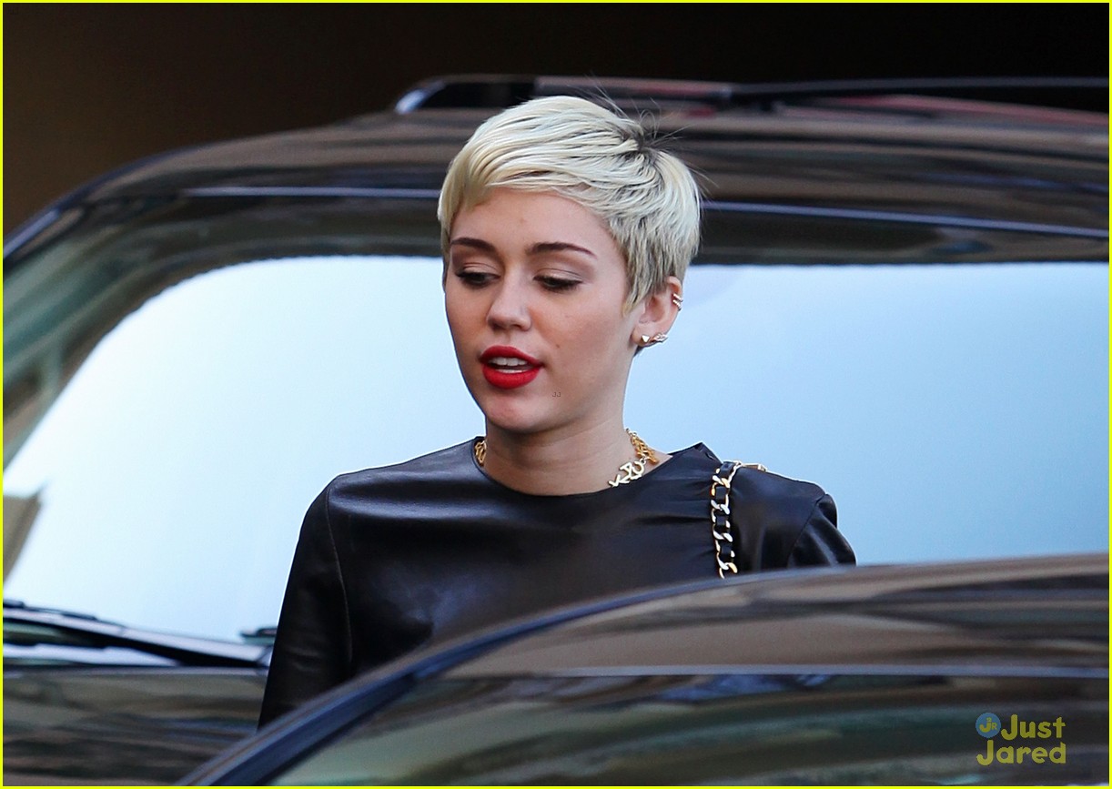 miley cyrus liam hemsworth separate monday outings 17