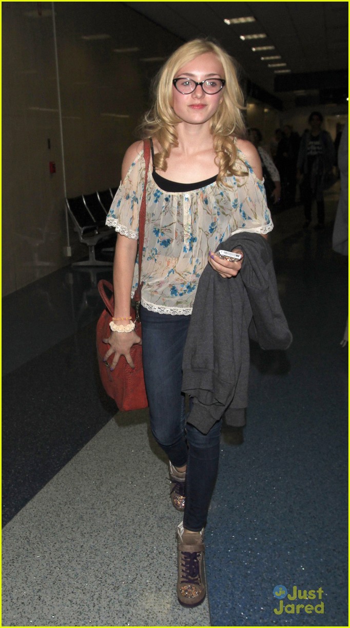 peyton list lax with her mom 05