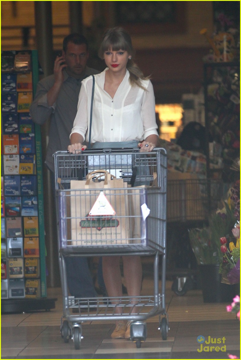 taylor swift grocery stop 01