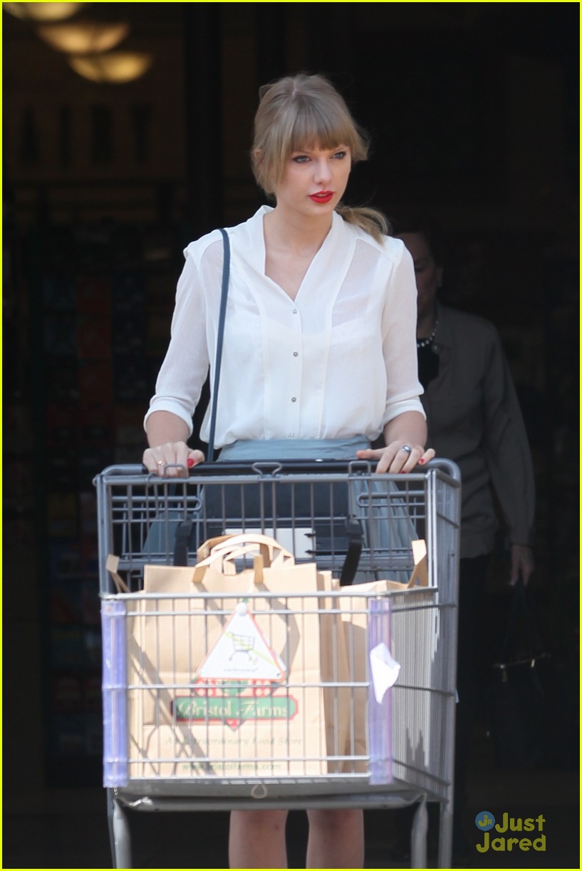 taylor swift grocery stop 08