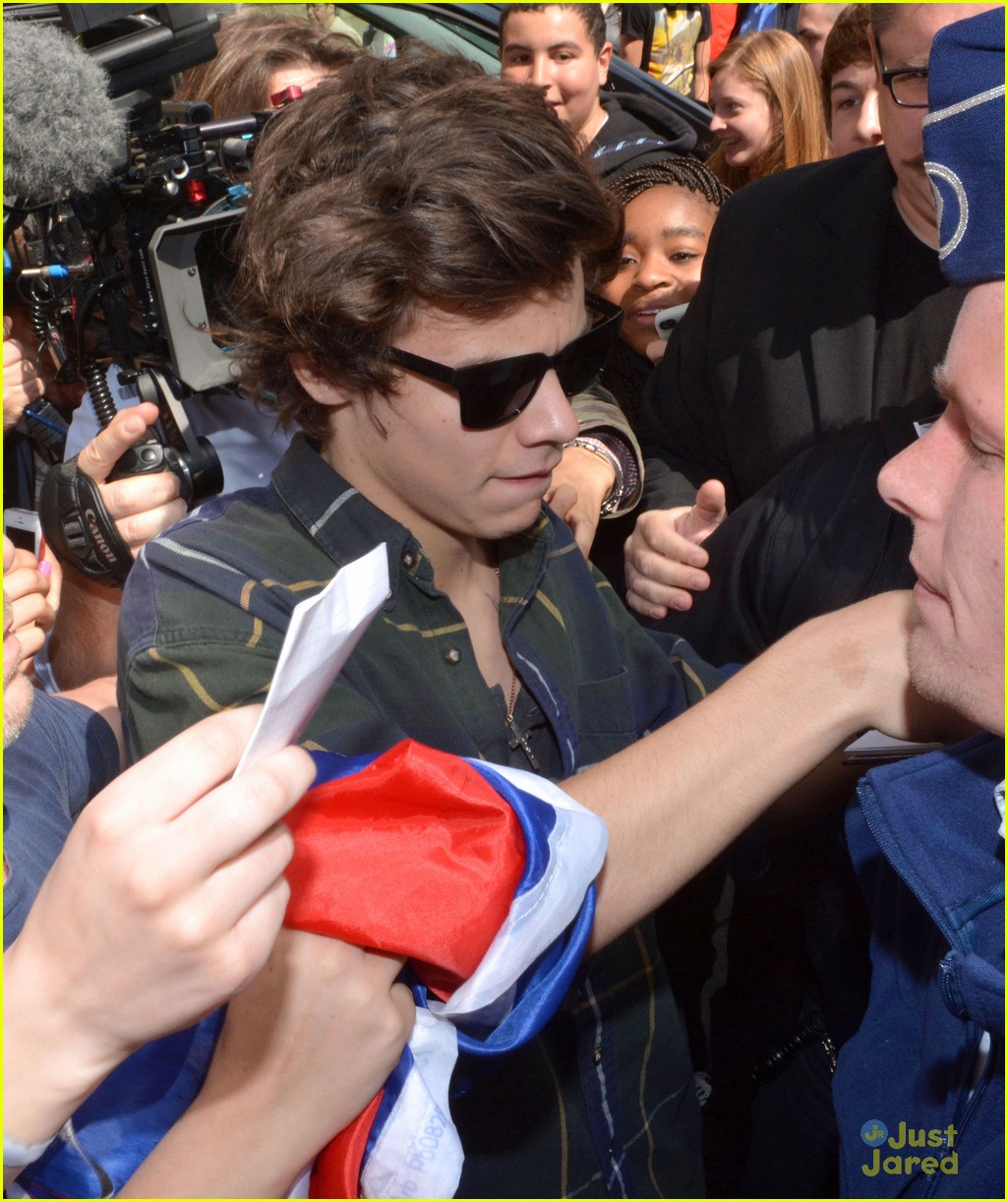 one direction swarmed by fans in belgium 11