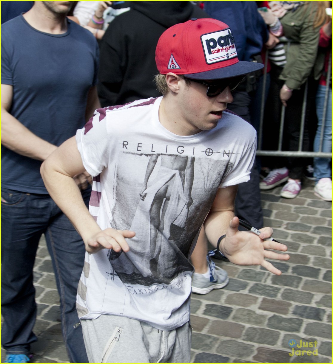one direction swarmed by fans in belgium 18