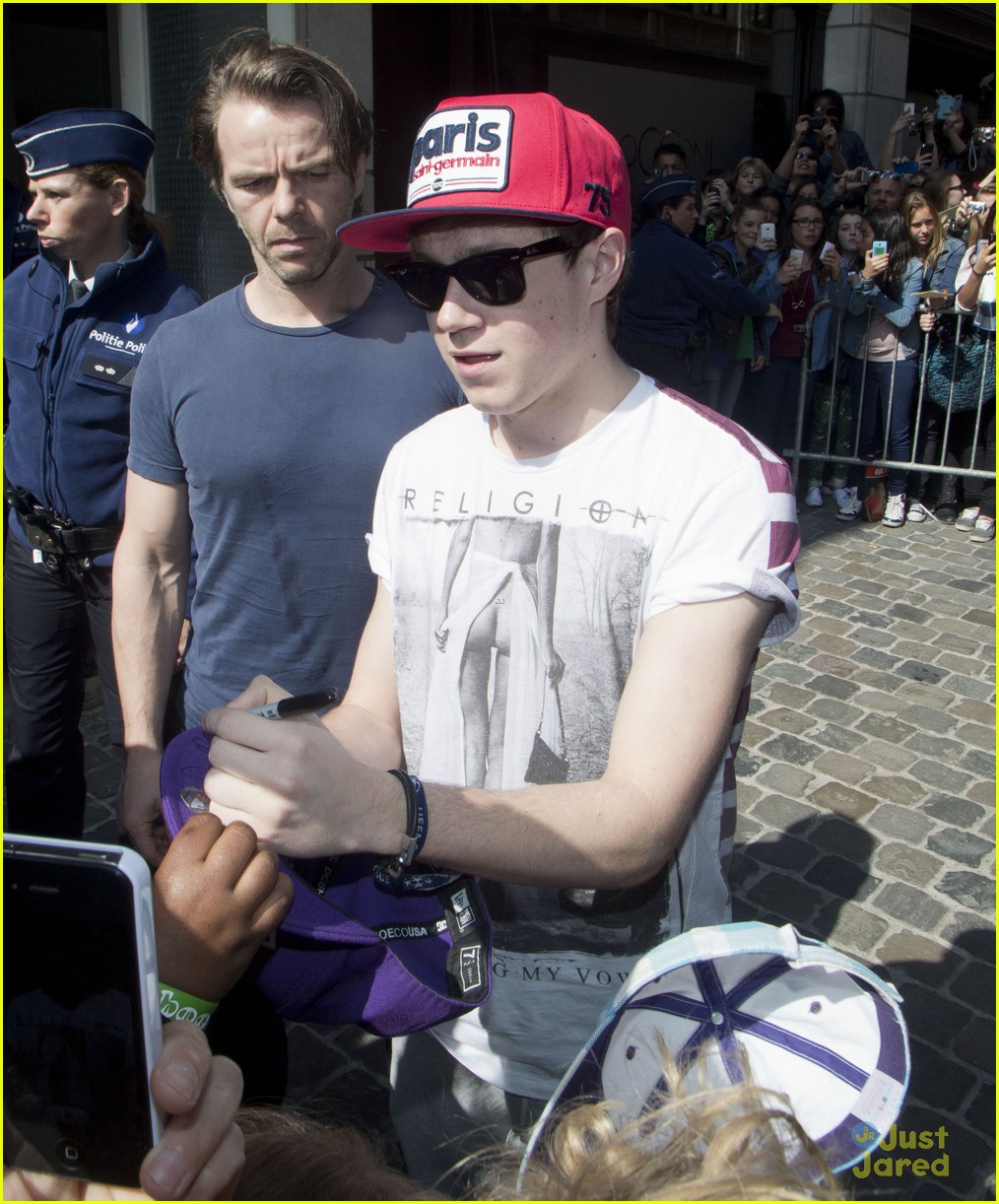 one direction swarmed by fans in belgium 22
