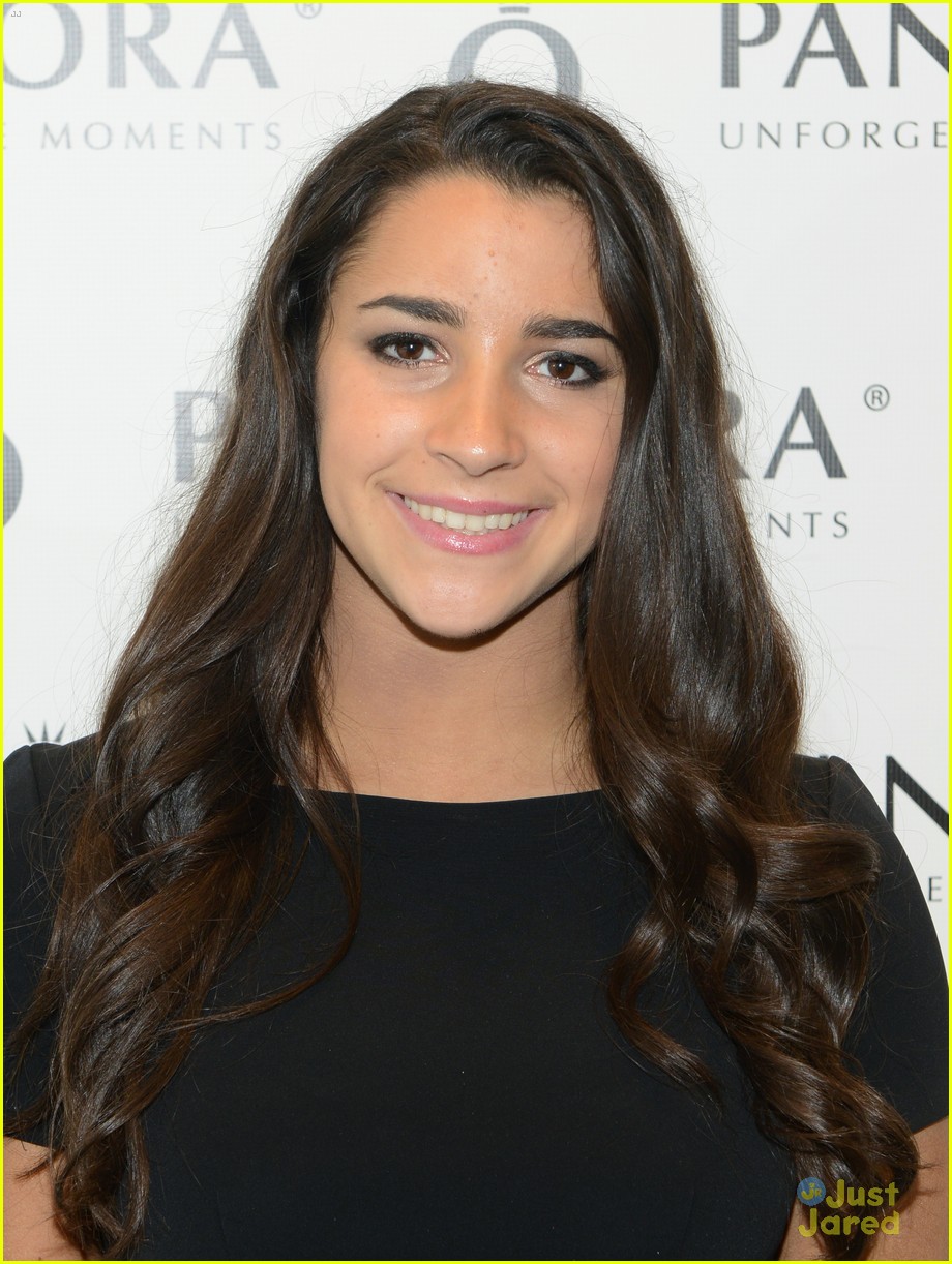 aly raisman stops by pandora store after dwts finale 09