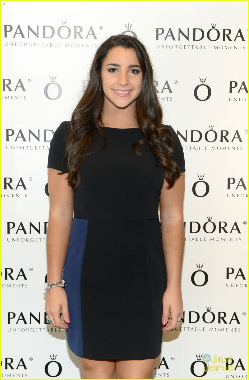 aly raisman stops by pandora store after dwts finale 10