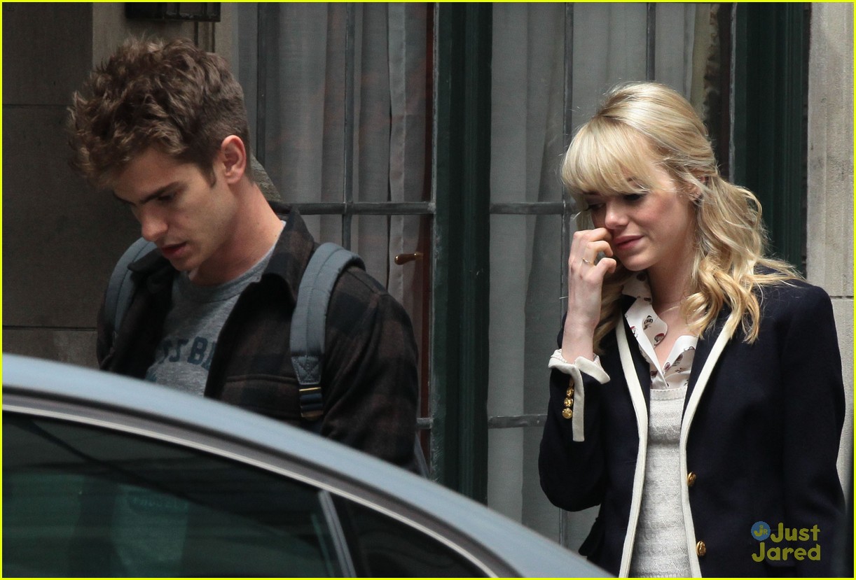 andrew garfield dons elbow pads for spider man 2 stunts 04