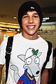 austin mahone gets swarmed by fans in tokyo 05
