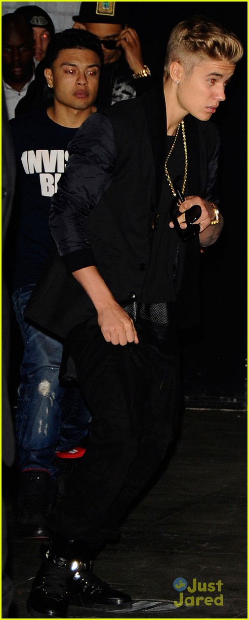 justin bieber ducks out of after earth premiere 03