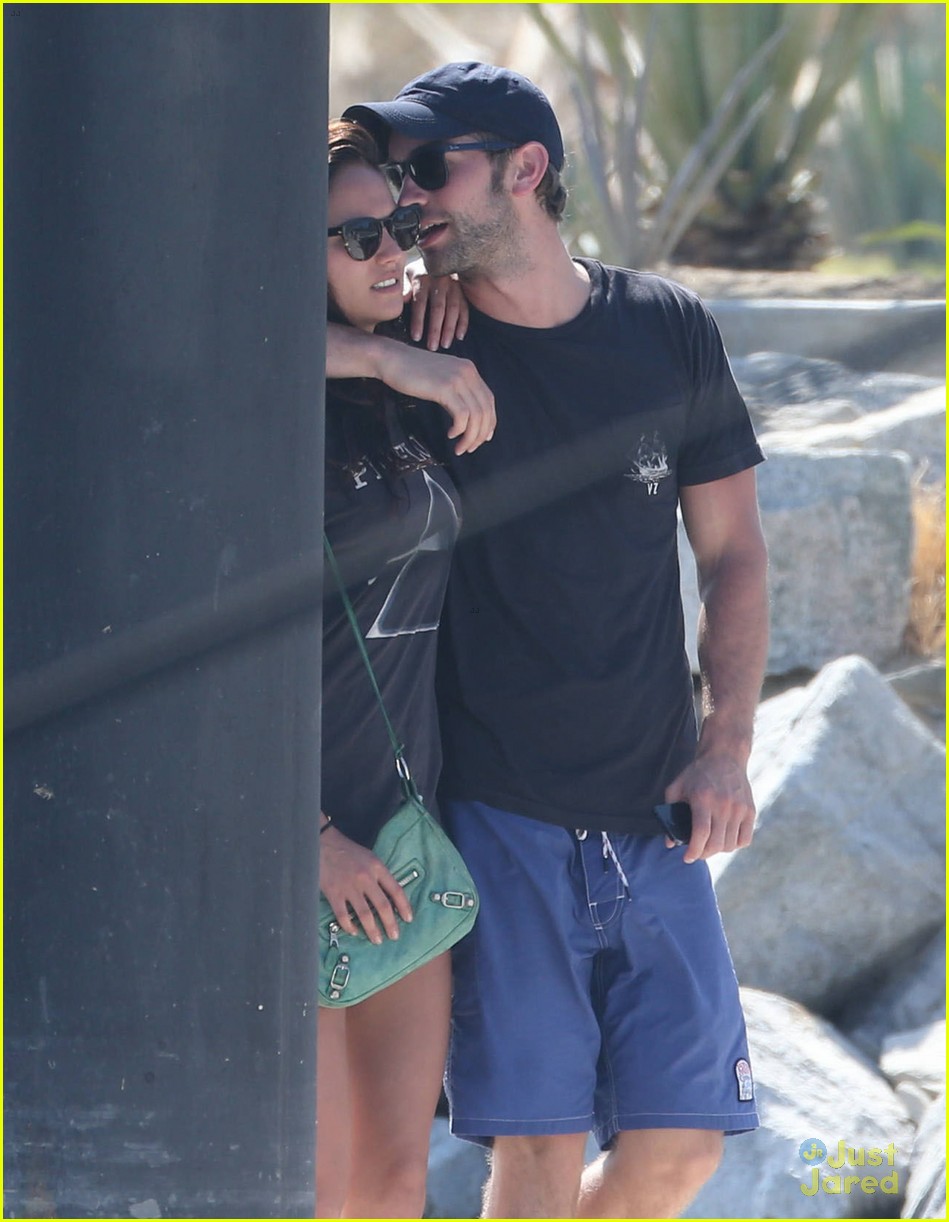 chace crawford shirtless cabo vacation with rachelle goulding 16