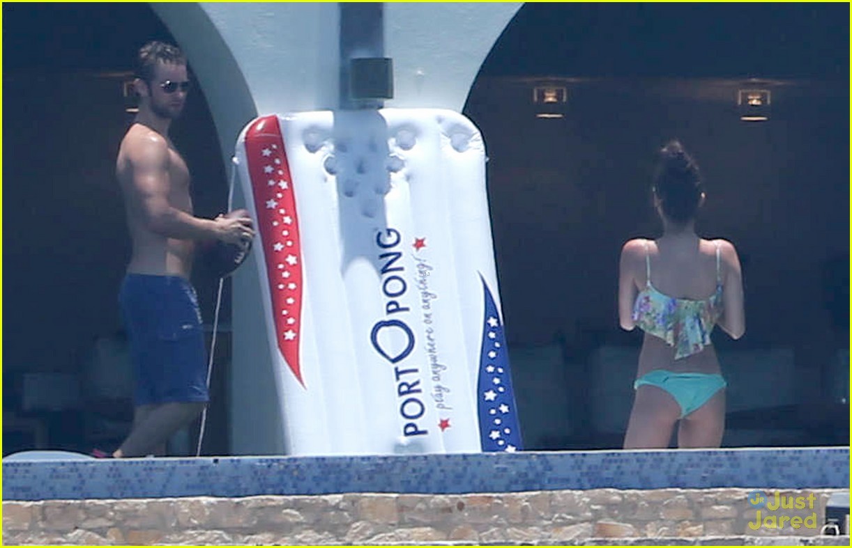 chace crawford shirtless cabo vacation with rachelle goulding 17