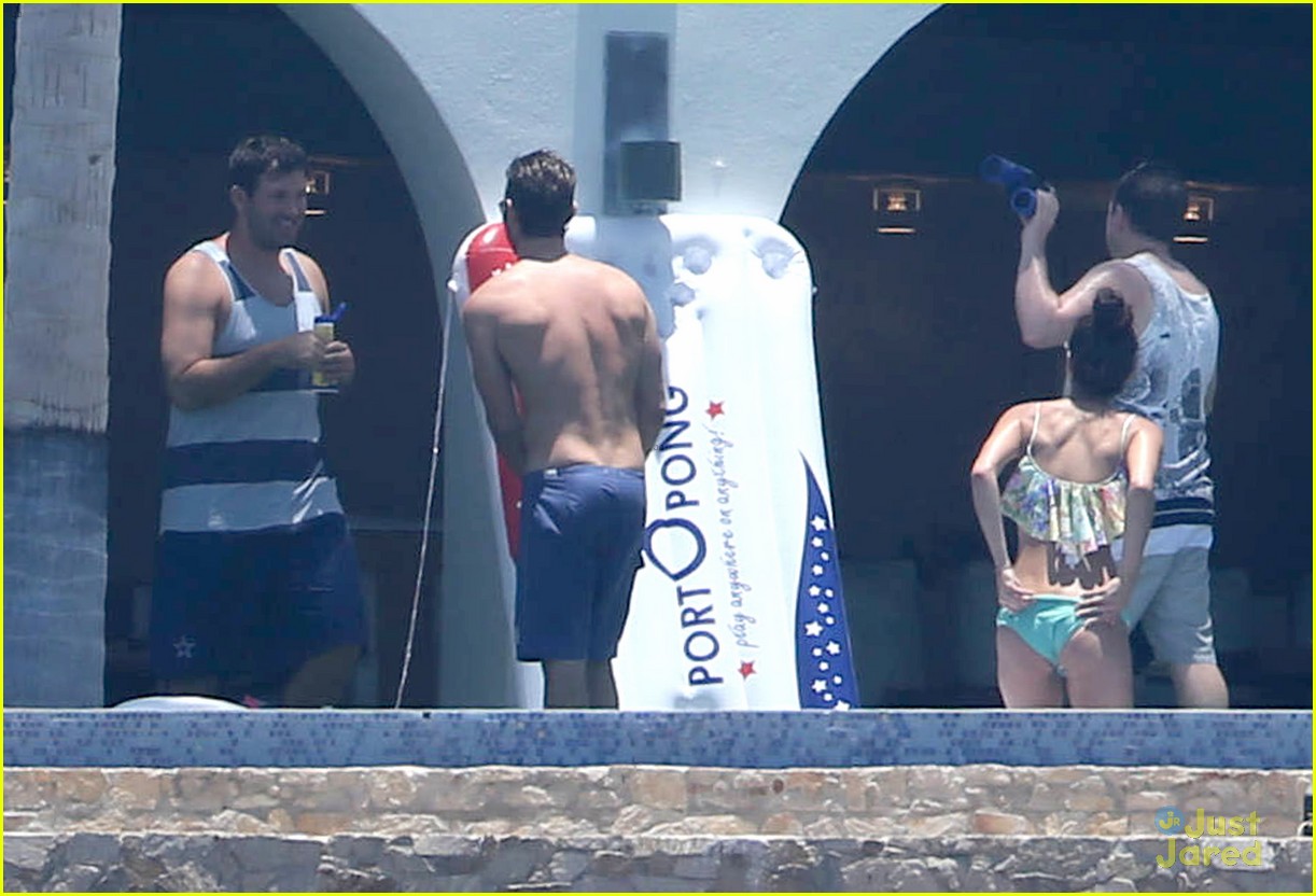 chace crawford shirtless cabo vacation with rachelle goulding 19