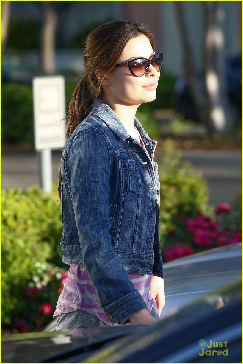 Miranda Cosgrove: Cooking Class Cutie: Photo 557994 | Miranda Cosgrove  Pictures | Just Jared Jr.