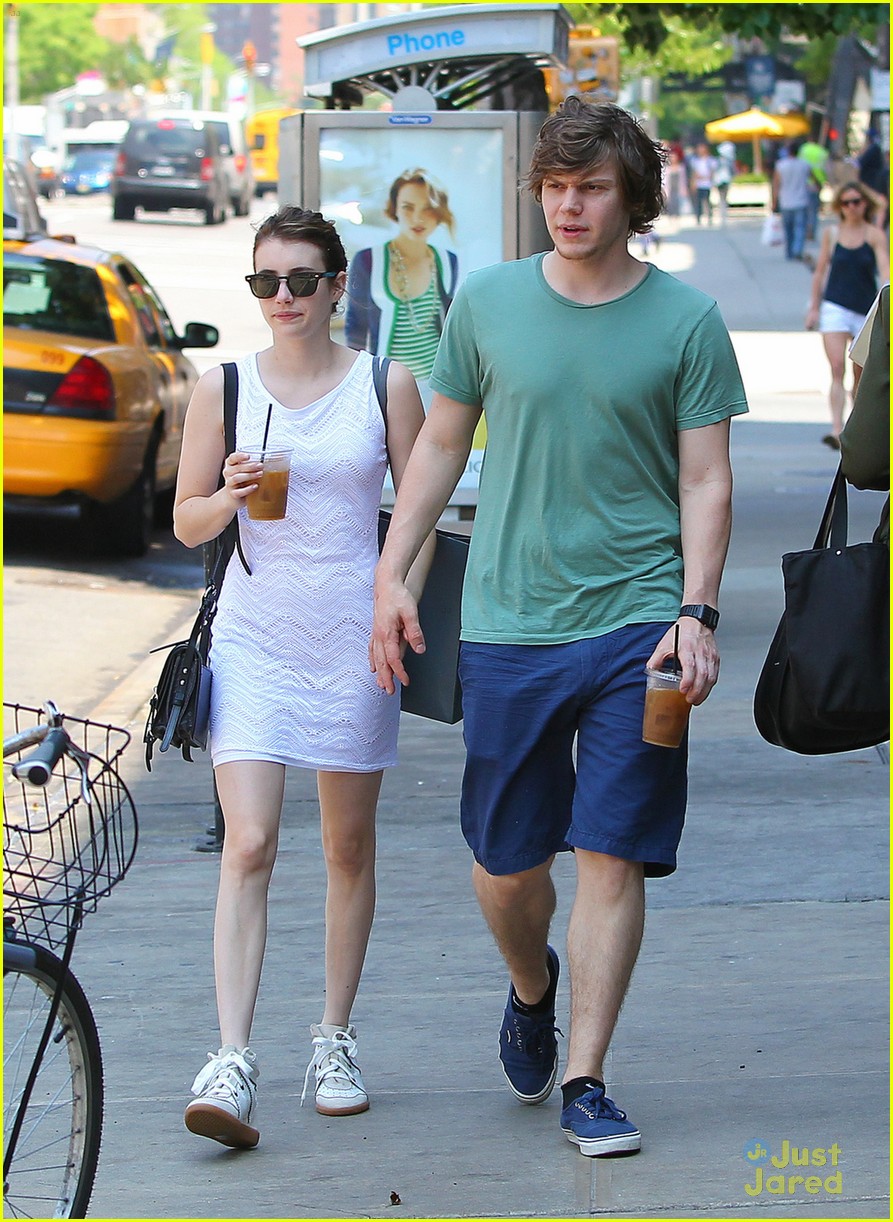 Emma Roberts & Evan Peters: Strolling in SoHo | Photo 563449 - Photo ...