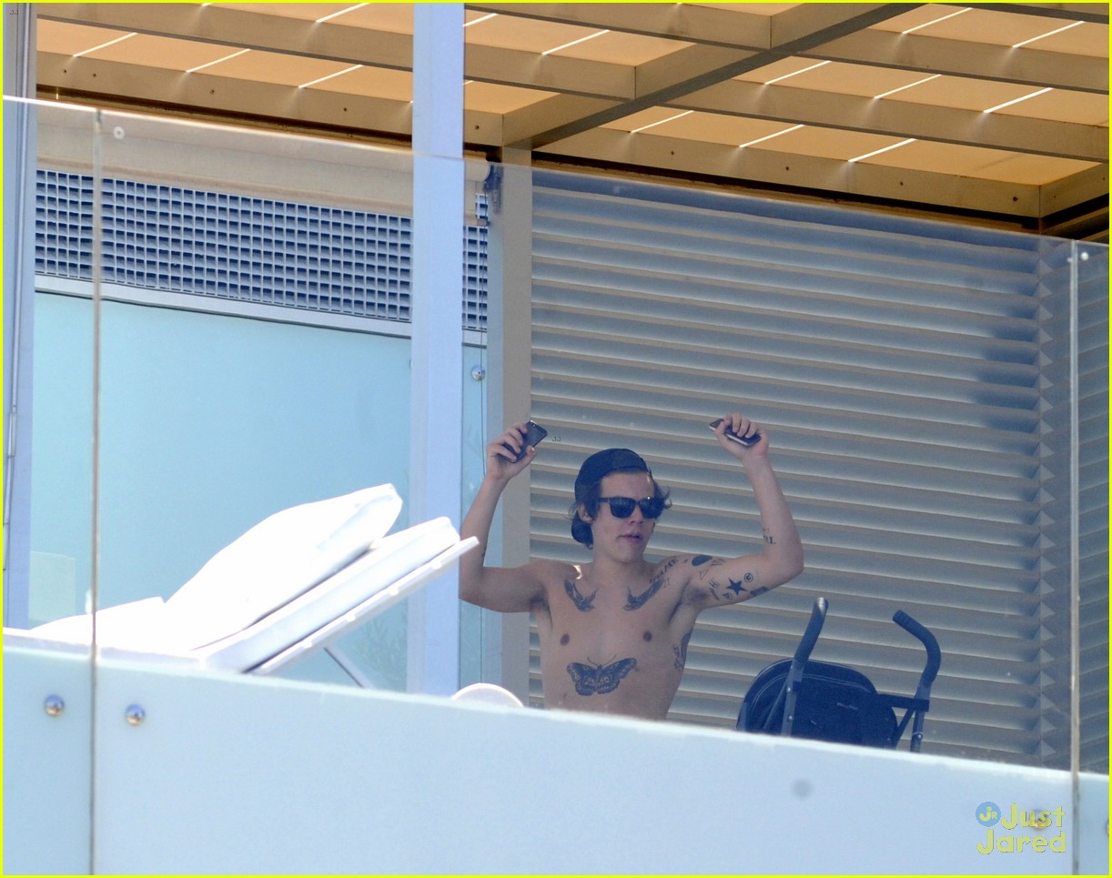 harry styles shirtless pool party 10