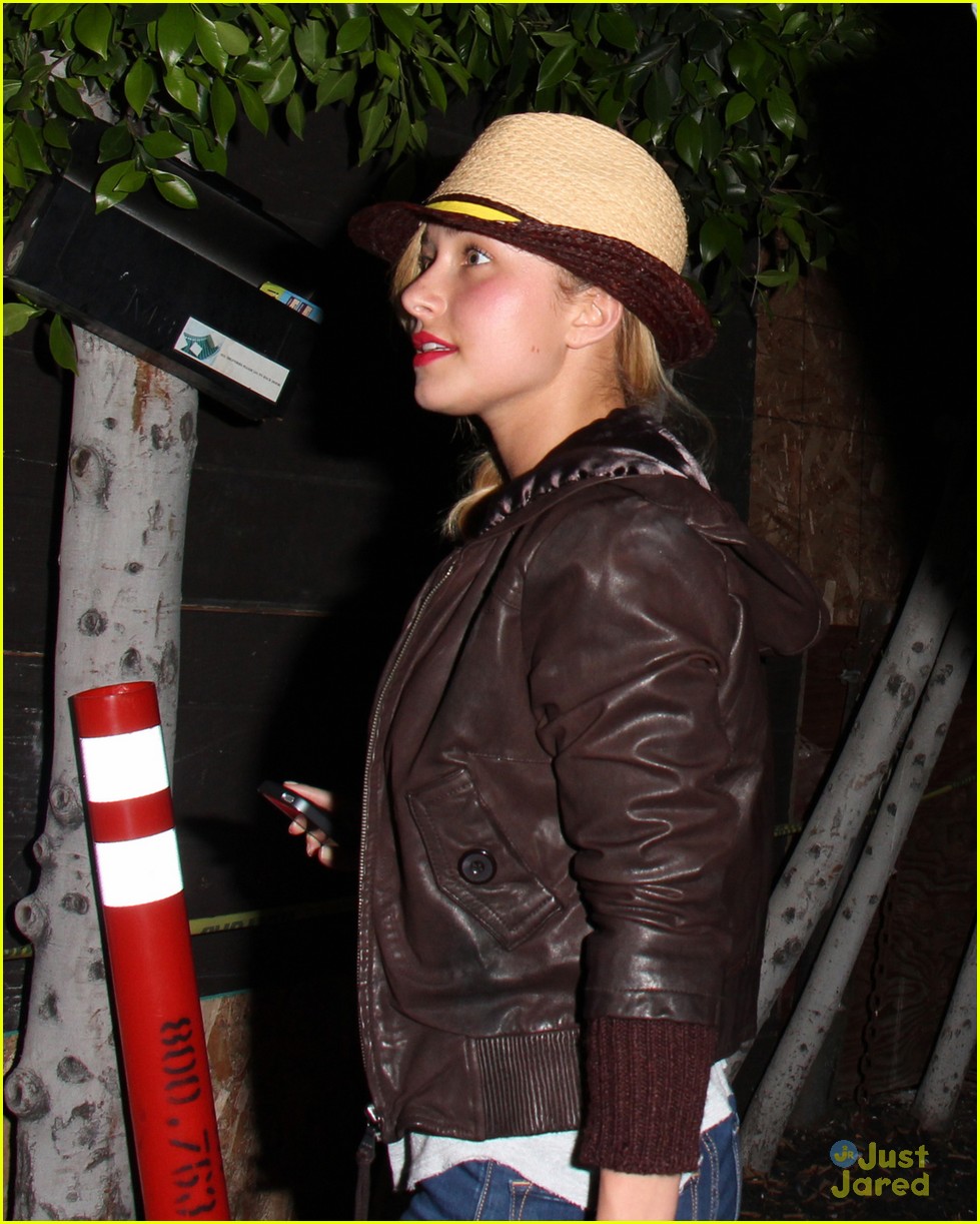 hayden panettiere i scratched my eye before the white house correspondents dinner 02