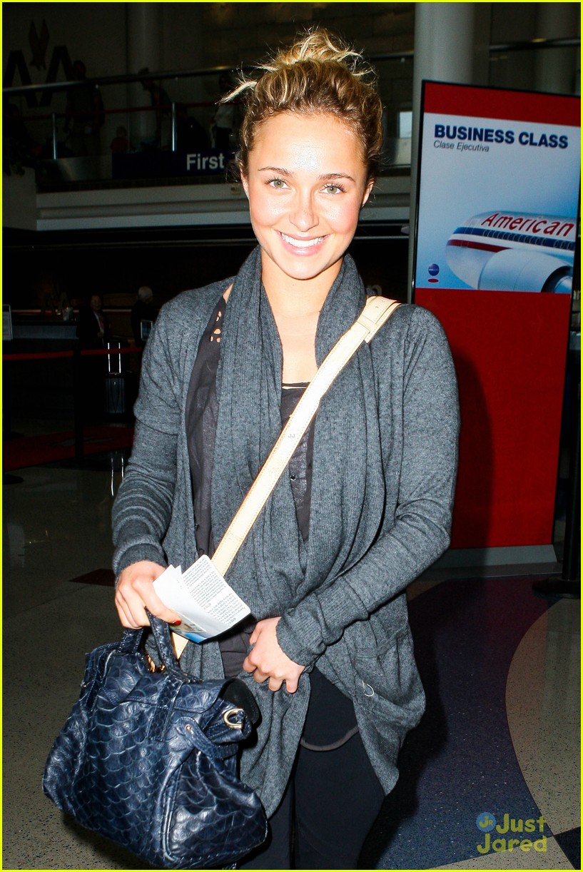 hayden panettiere lax flight out 04