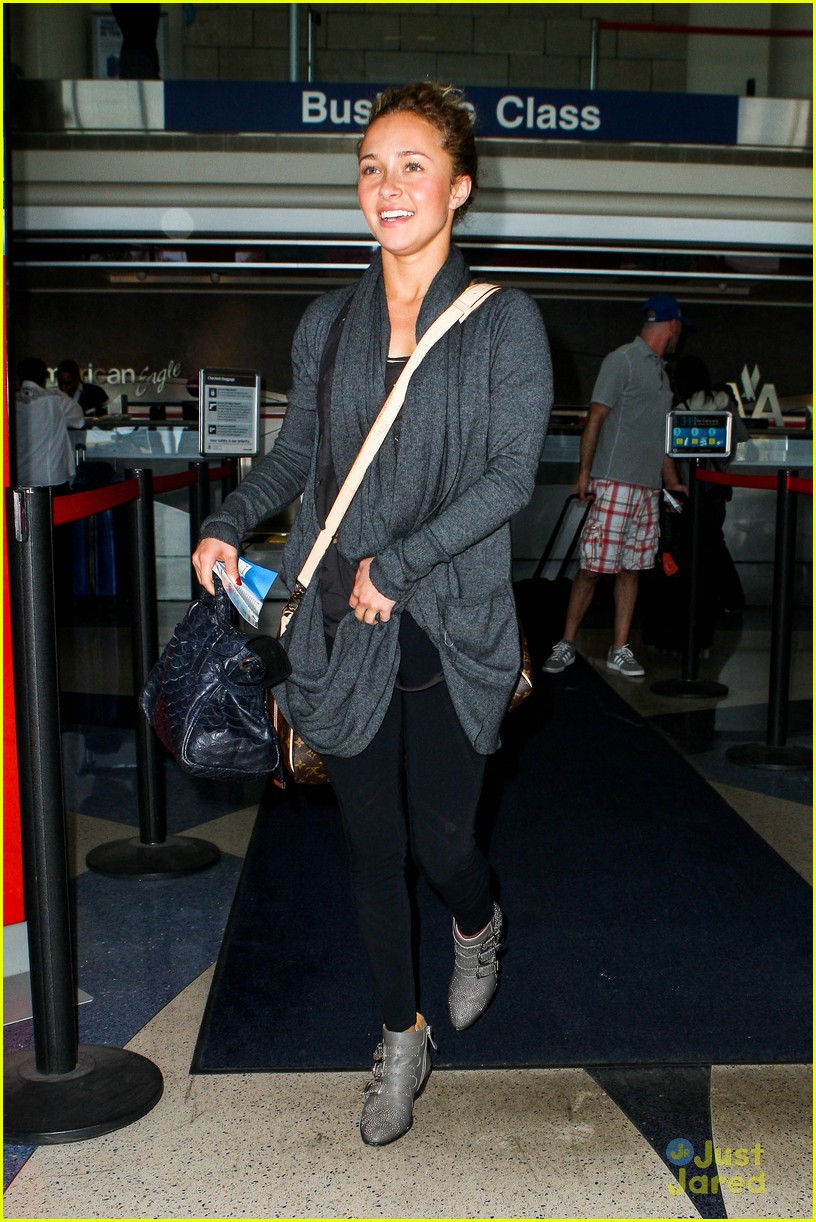 hayden panettiere lax flight out 06