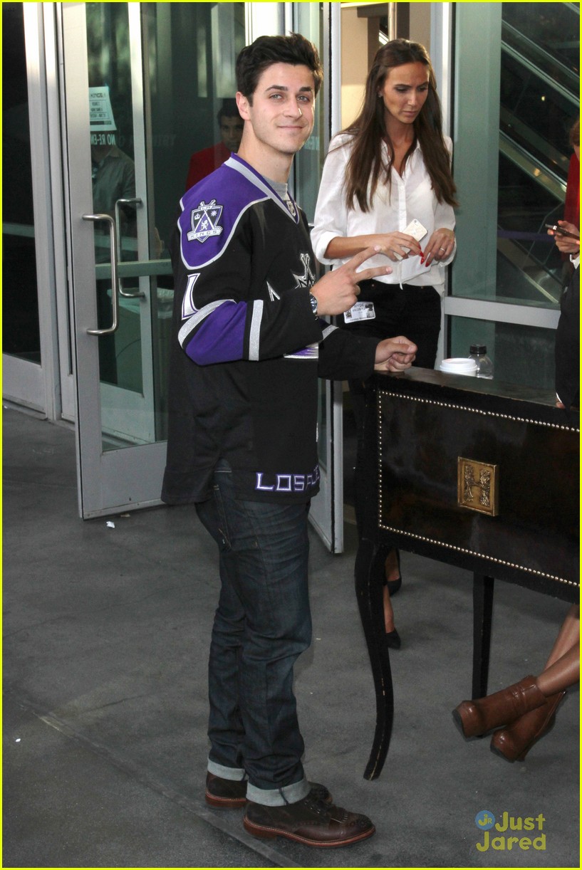 david henrie supports the la kings 07