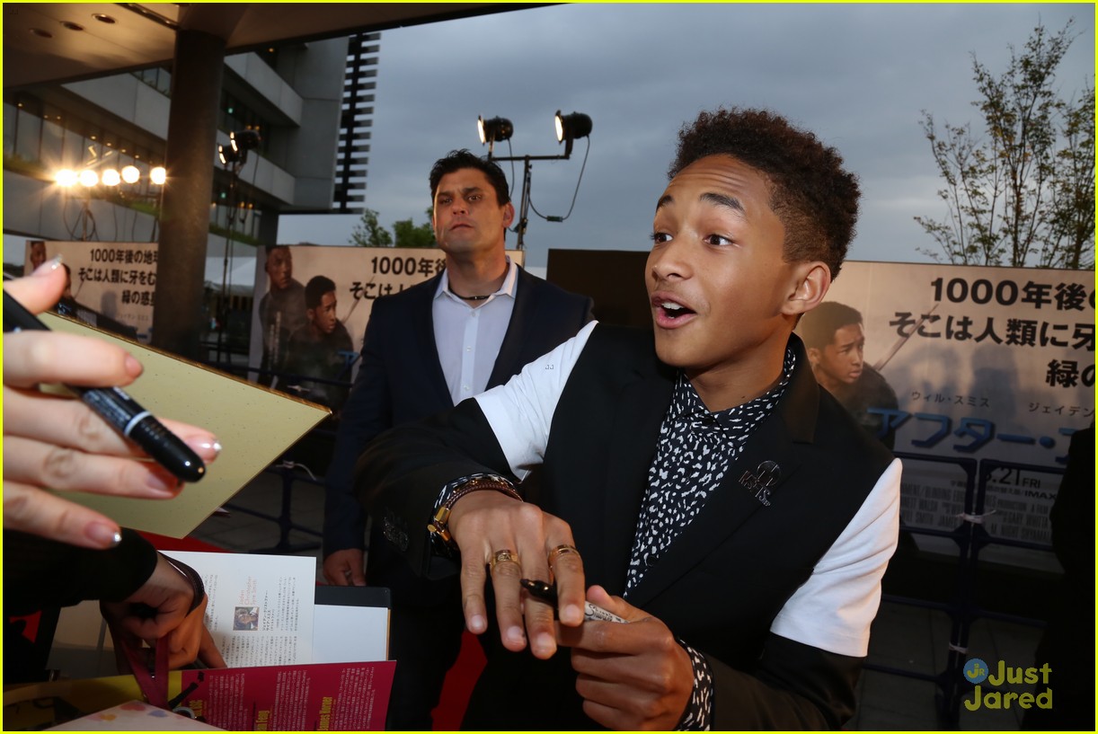 jaden smith after earth japan premiere with dad will 05