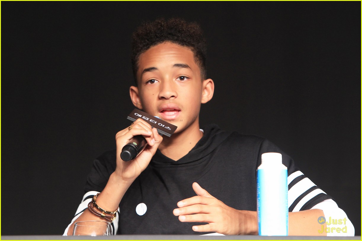 jaden smith after earth press conference with dad will 02