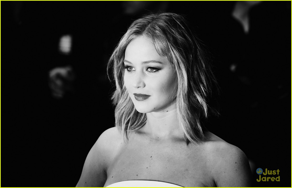 jennifer lawrence premieres catching fire in cannes 18