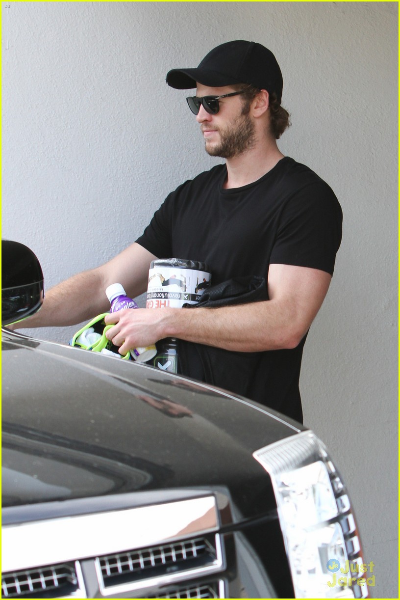liam hemsworth hits the gym following miley cyrus intervention rumors 01