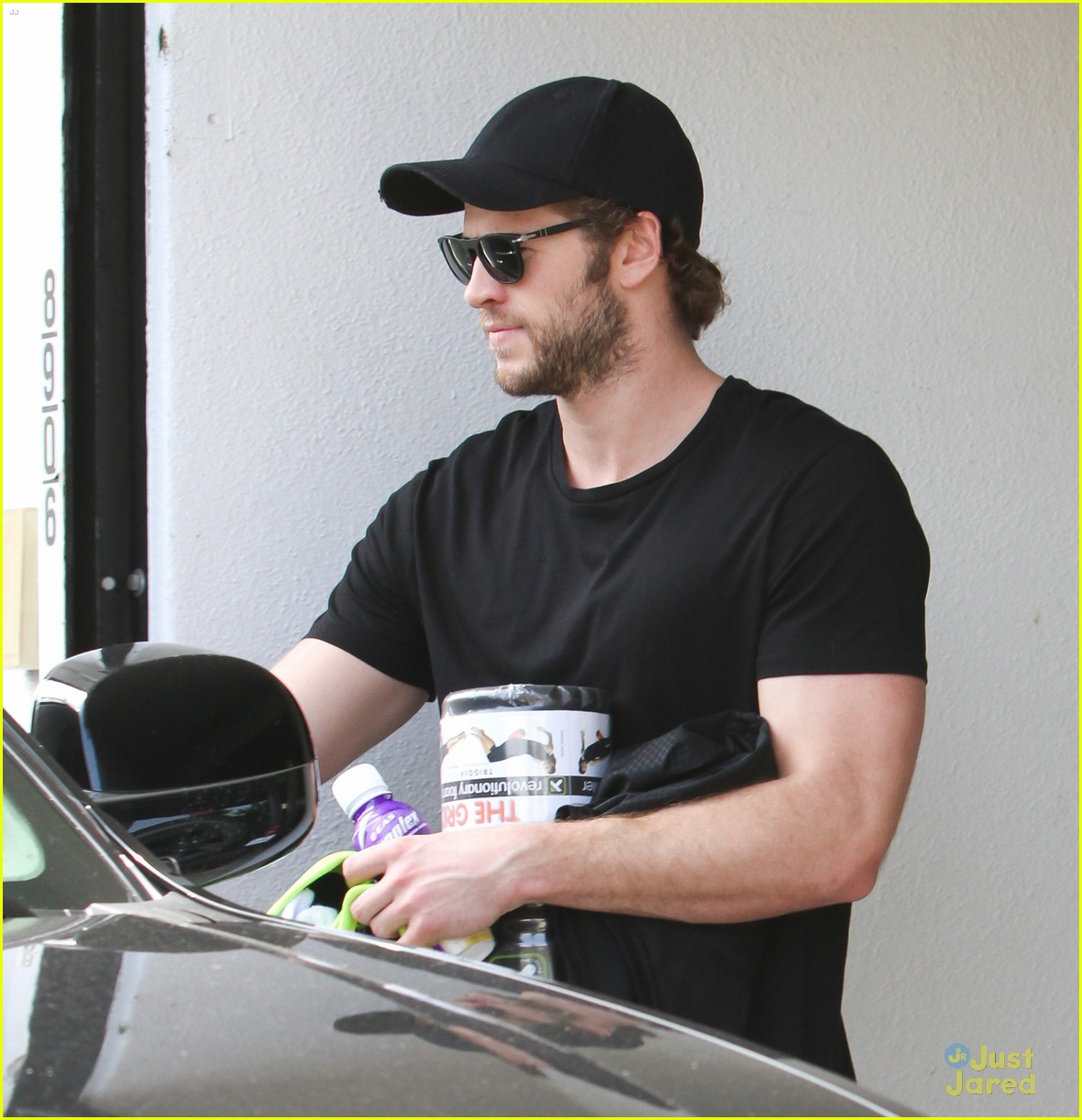 liam hemsworth hits the gym following miley cyrus intervention rumors 05