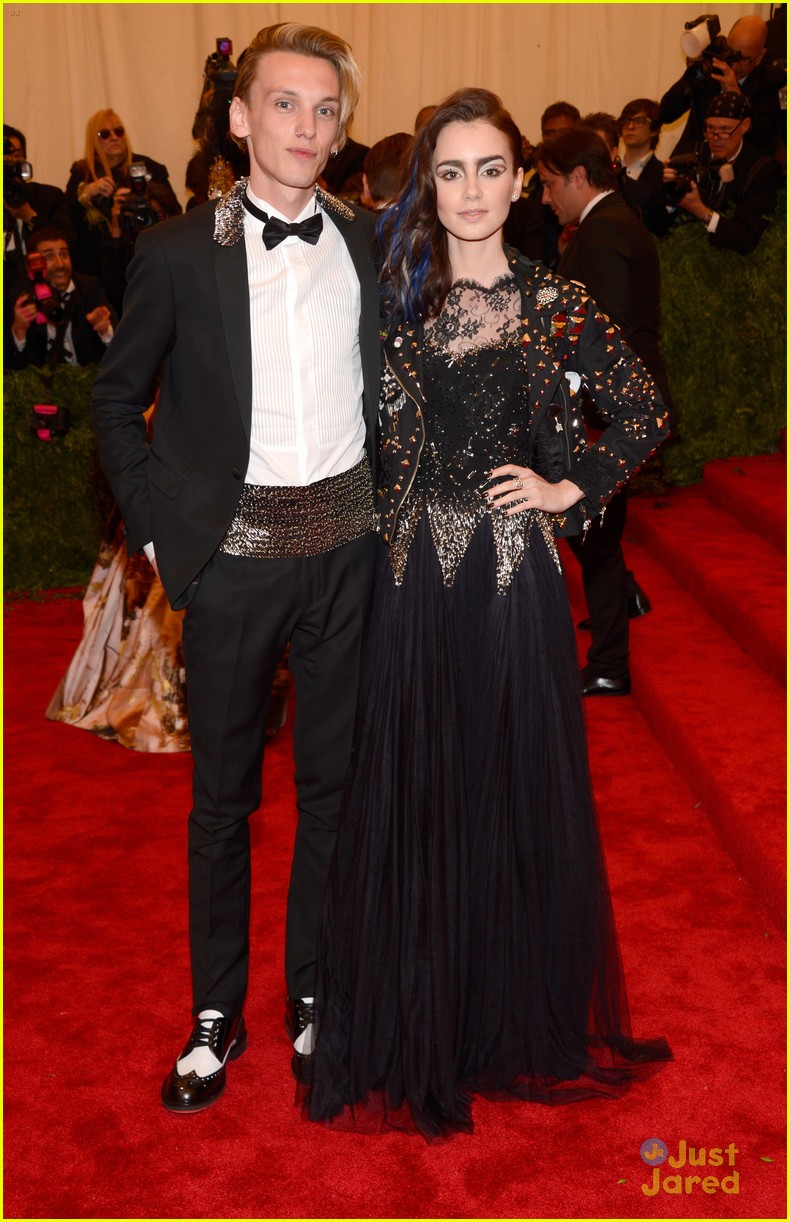 lily collins jamie campbell bower met ball 2013 04