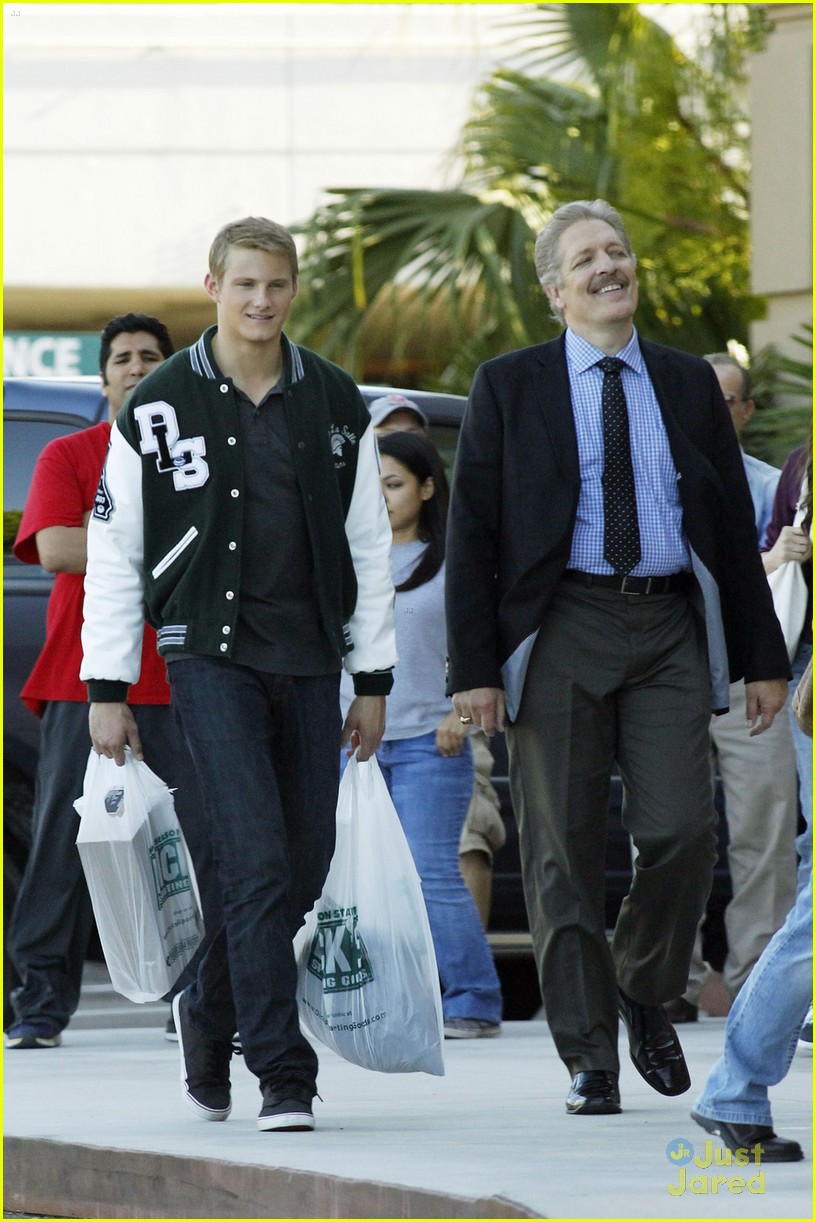 alexander ludwig game stands tall 03