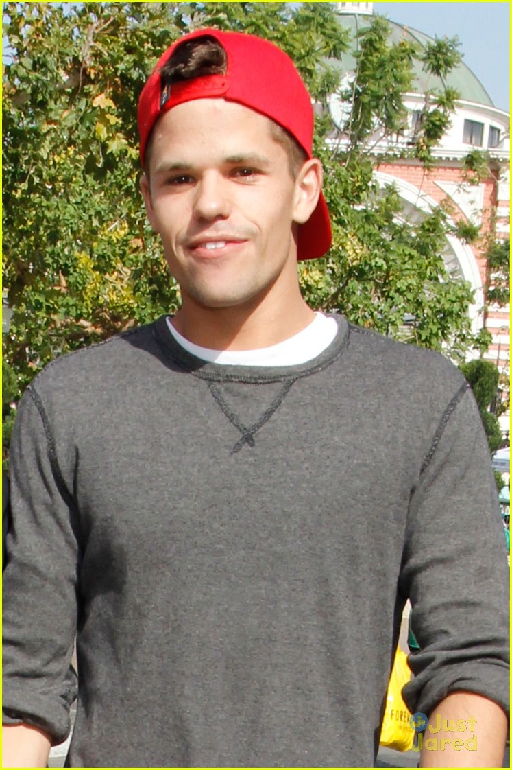 max carver shops at the grove with his girlfriend 01