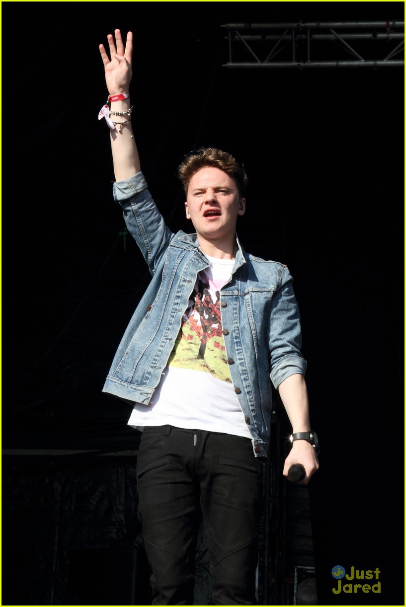 conor maynard as one in the park performance 01