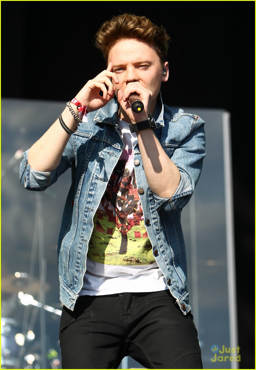 conor maynard as one in the park performance 03