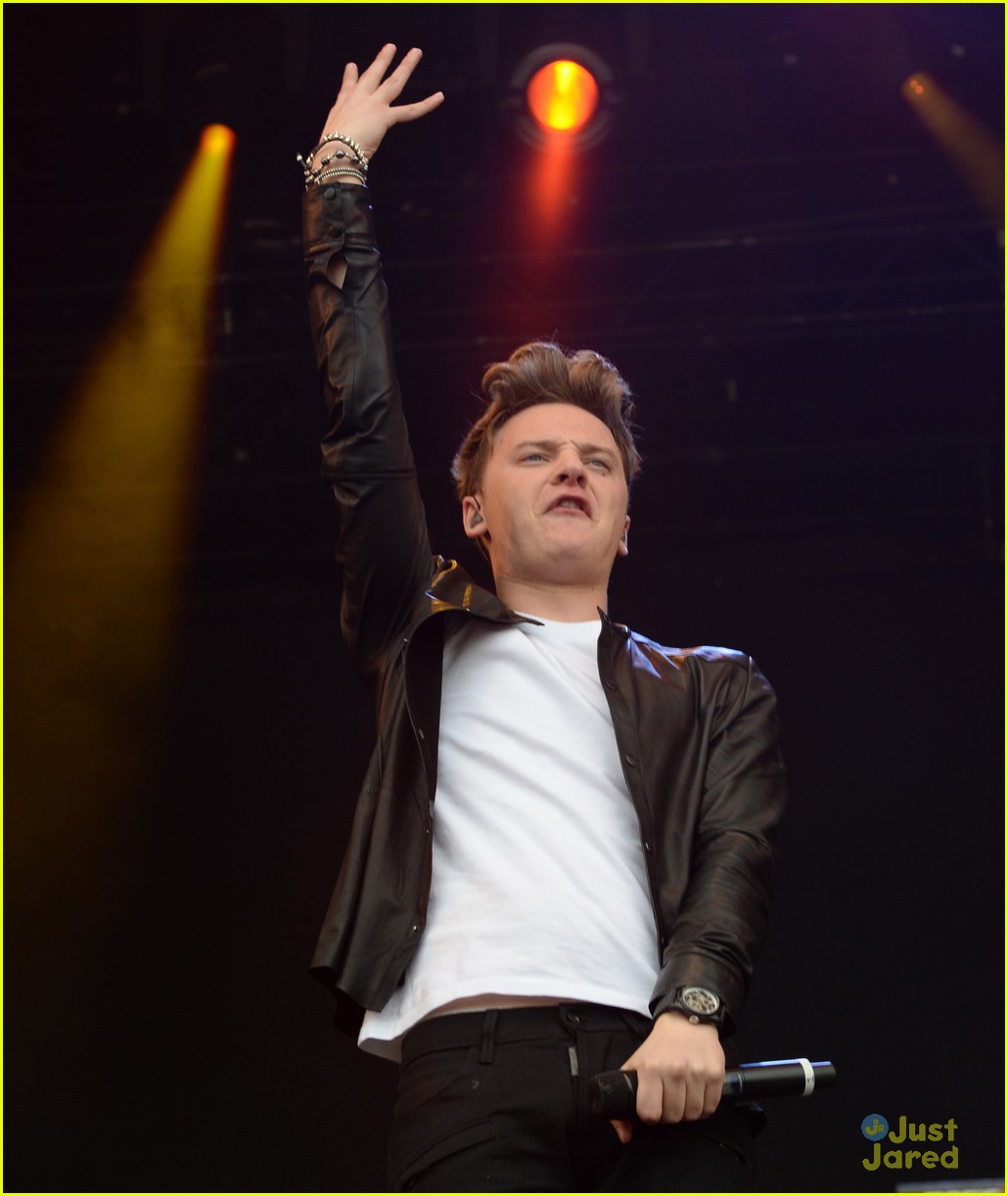 conor maynard as one in the park performance 04