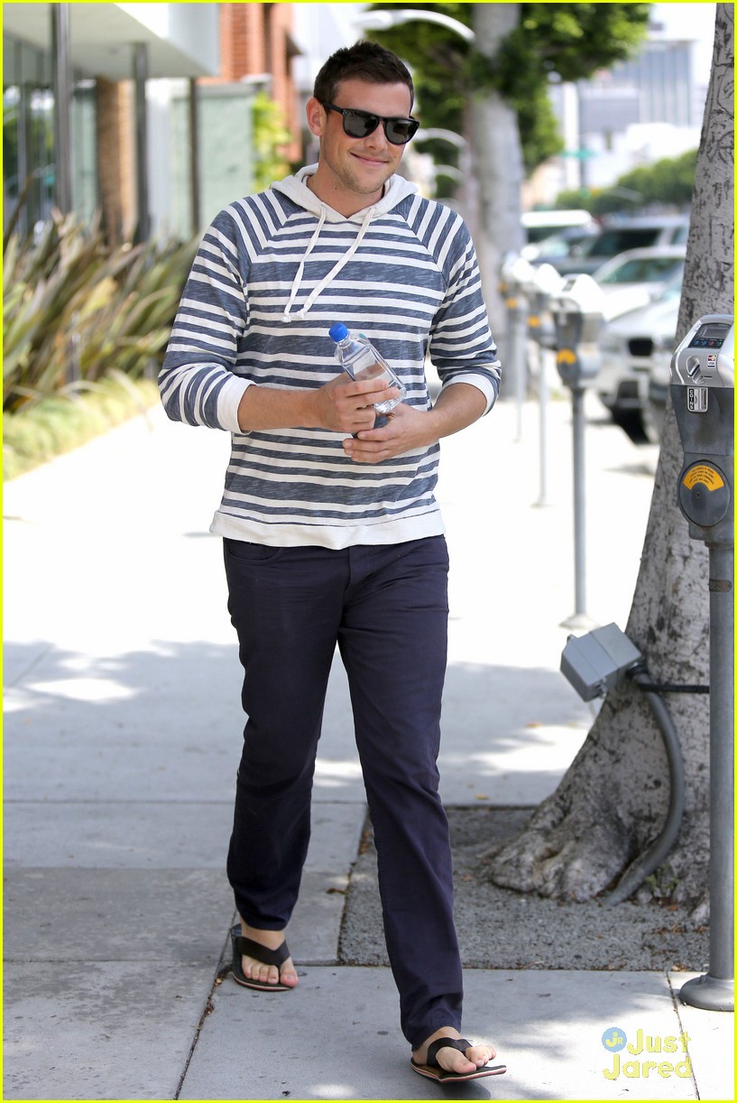 lea michele grocery shopping cory monteith steps out solo 06