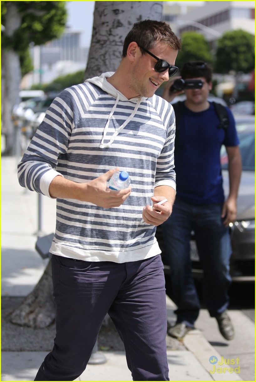 lea michele grocery shopping cory monteith steps out solo 16