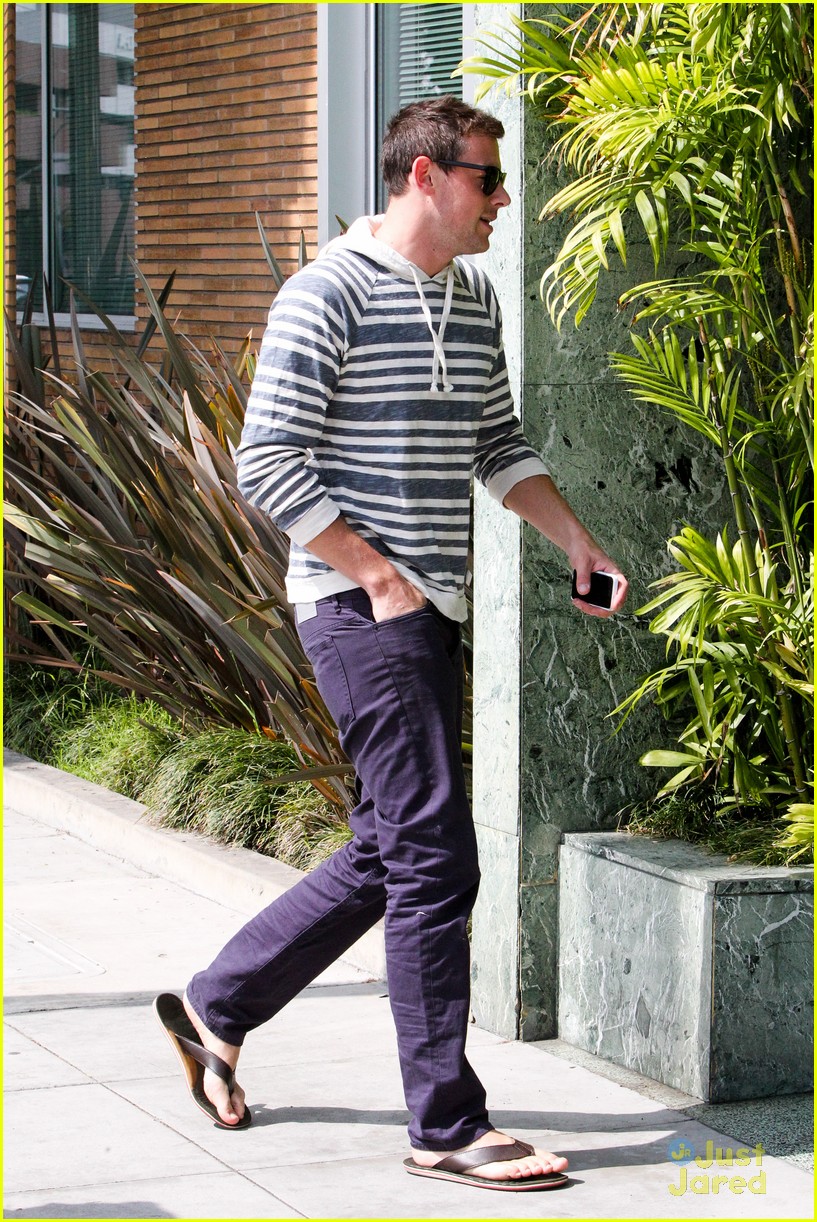 lea michele grocery shopping cory monteith steps out solo 18