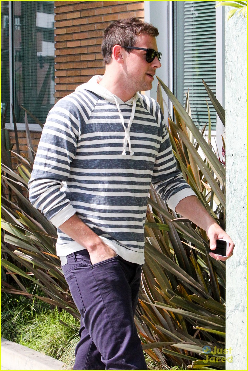 lea michele grocery shopping cory monteith steps out solo 19