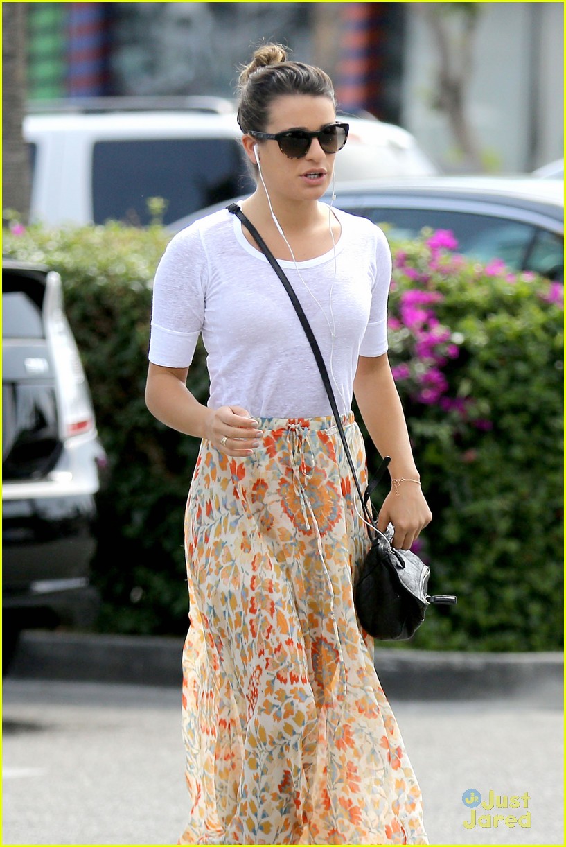 lea michele grocery shopping cory monteith steps out solo 26