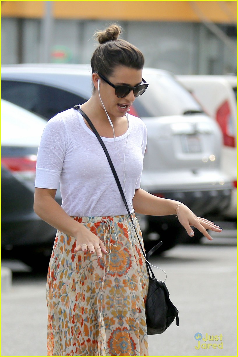 lea michele grocery shopping cory monteith steps out solo 29