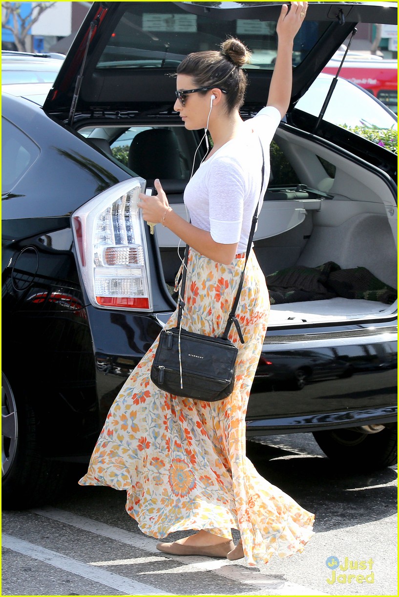 lea michele grocery shopping cory monteith steps out solo 34