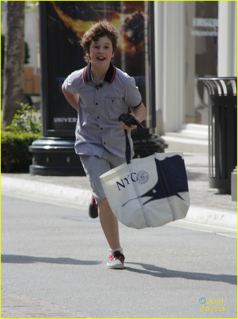 nolan gould extra appearance at the grove 03