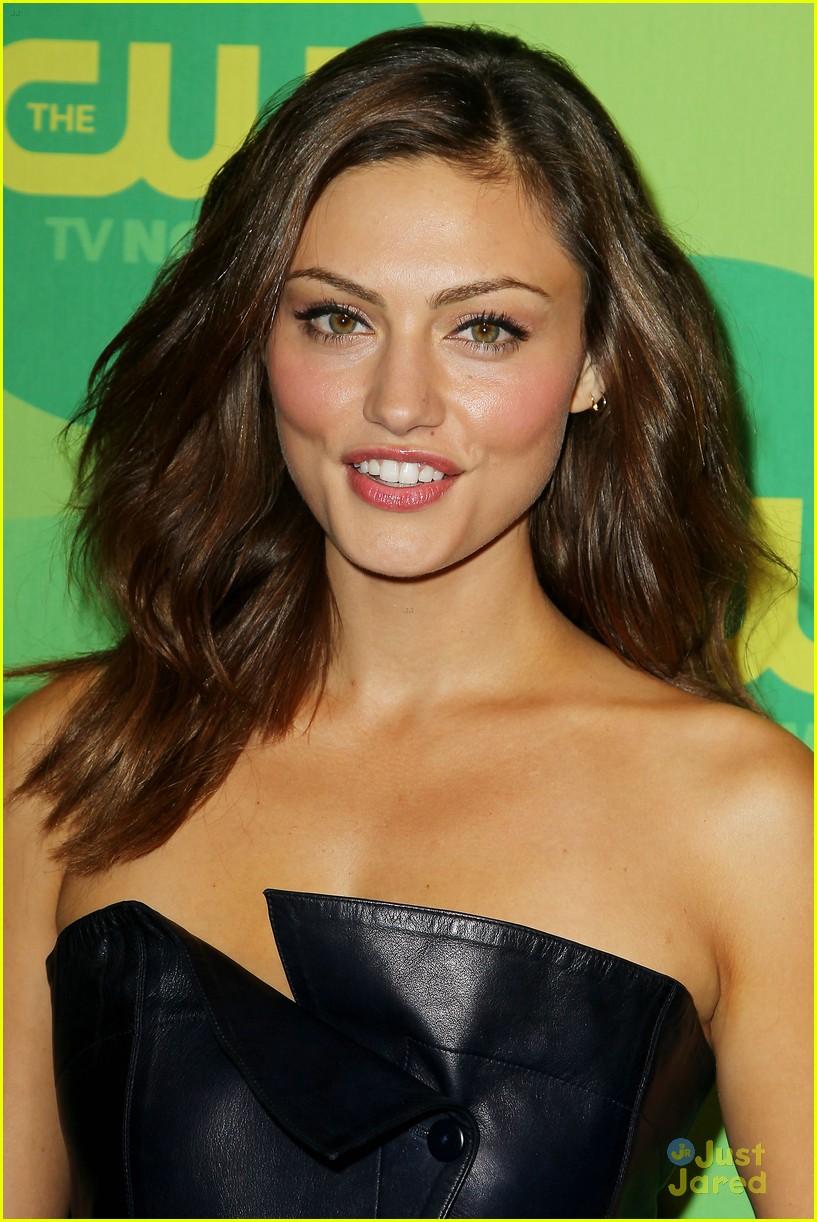 phoebe tonkin claire holt danielle campbell cw upfronts 04