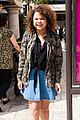 rachel crow giggles at the grove 06