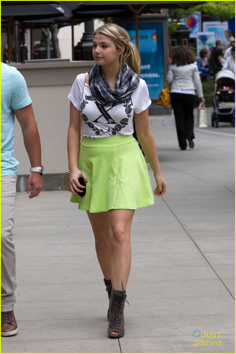 stefanie scott movies shopping with brother trent 01