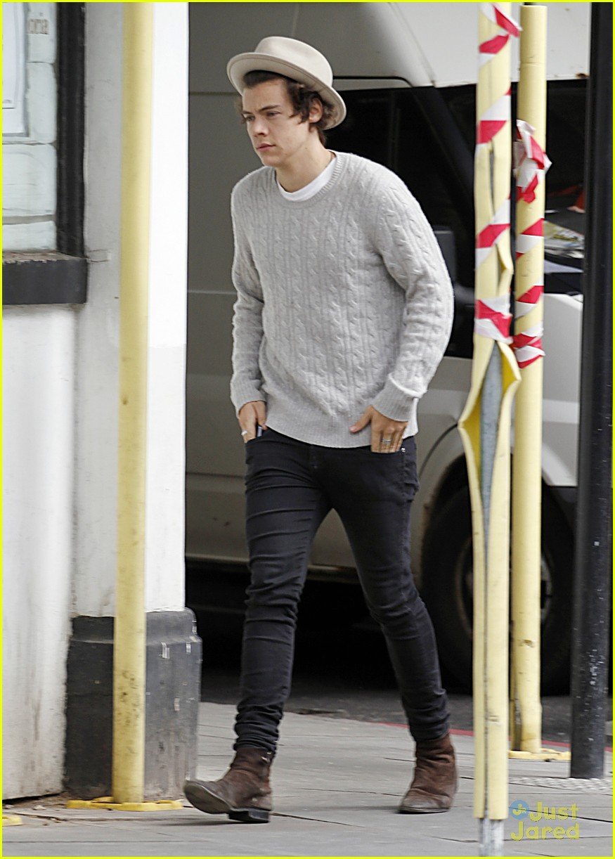 harry styles liam payne step out in london 01