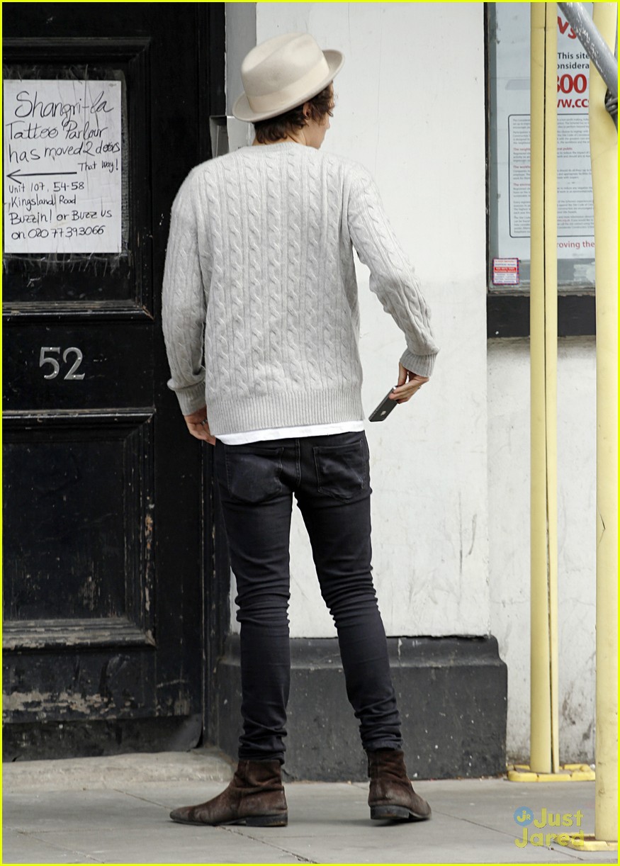 harry styles liam payne step out in london 13