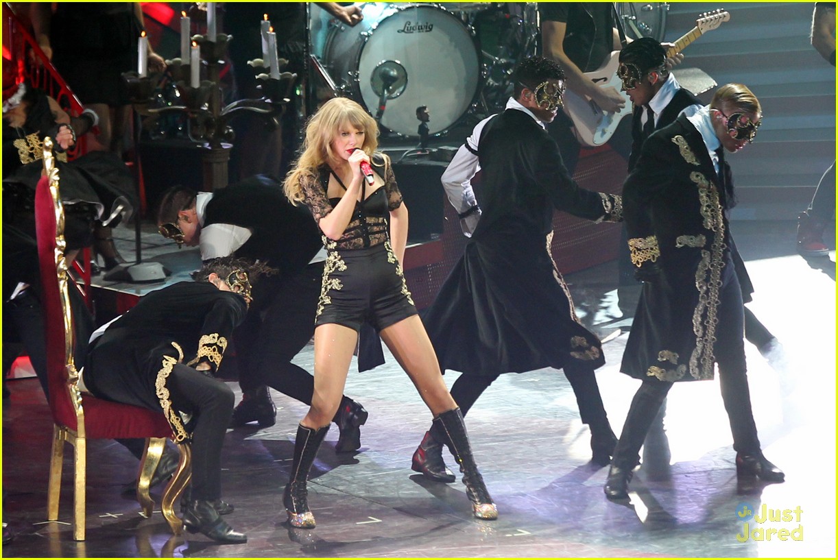 taylor swift mothers day dc concert pics 19