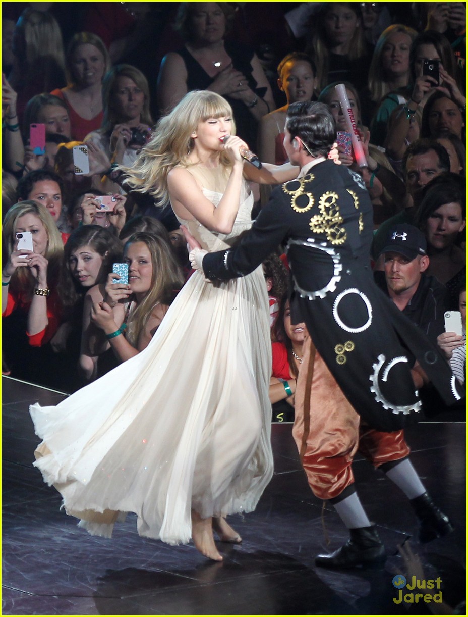 taylor swift mothers day dc concert pics 26