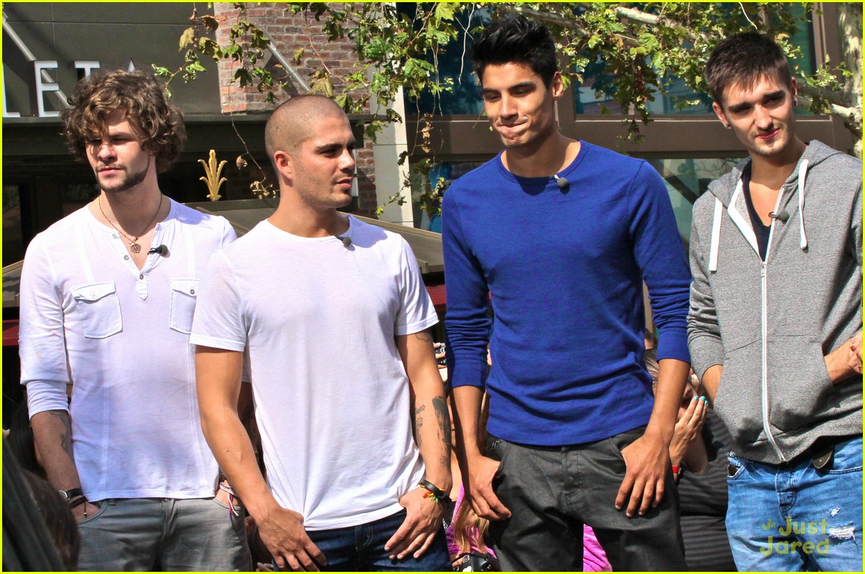 the wanted extra appearance at the grove 03